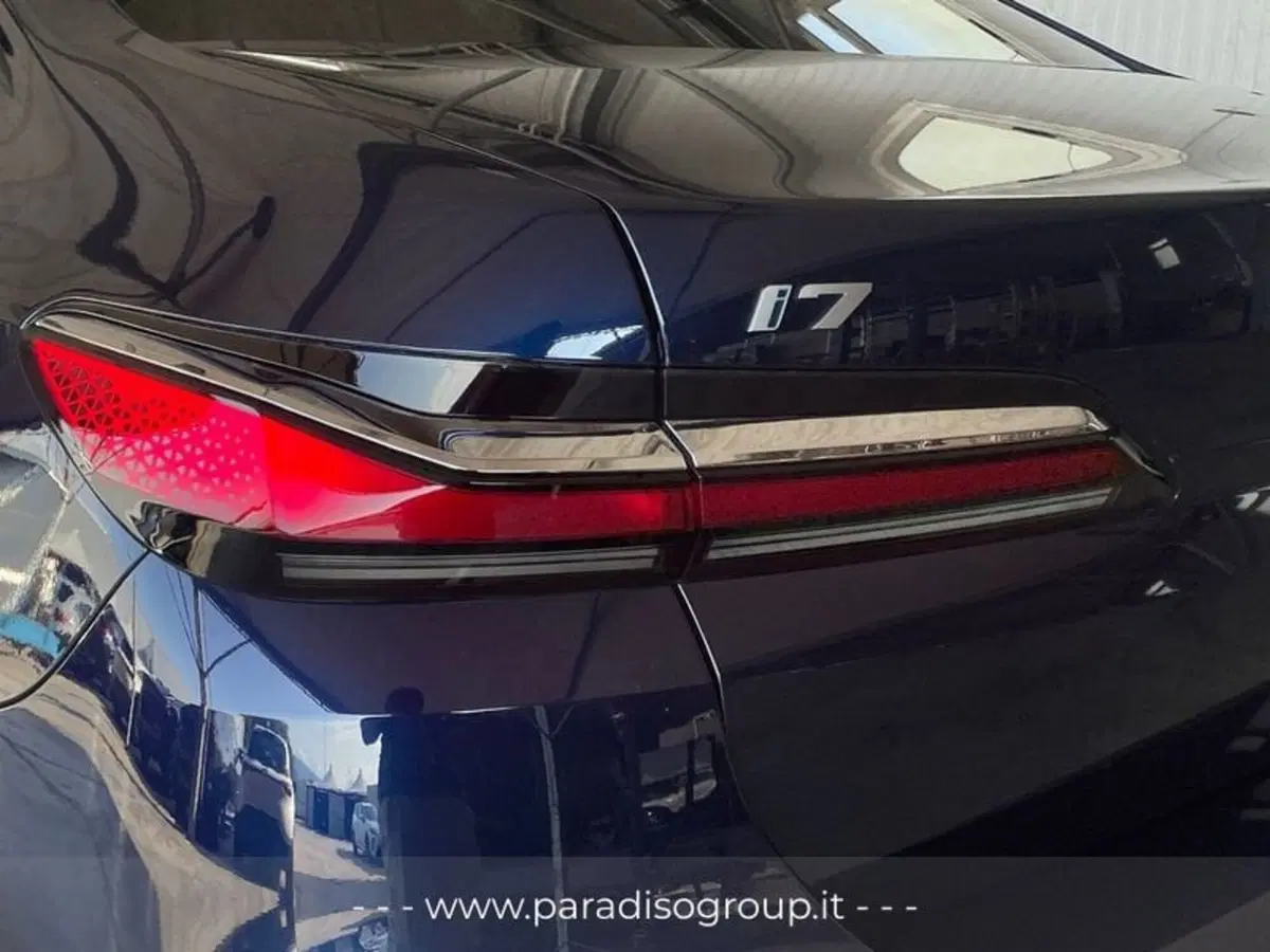 BMW i7 nuova a Catanzaro (9)