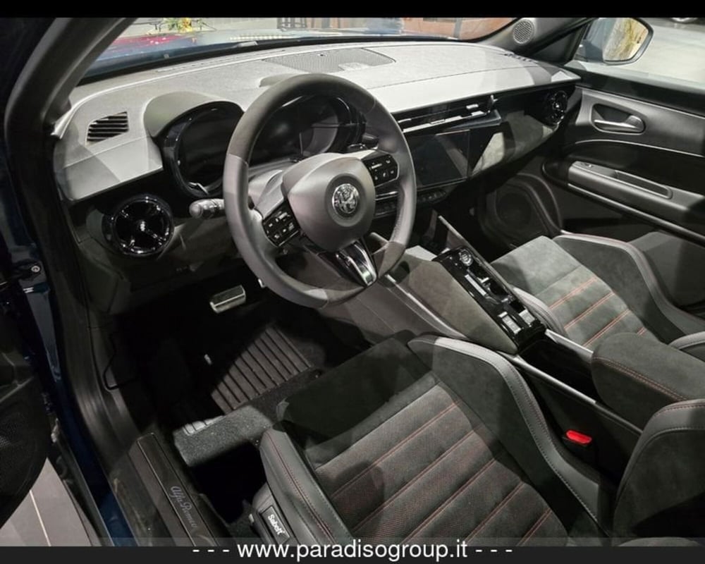 Alfa Romeo Junior nuova a Catanzaro (5)