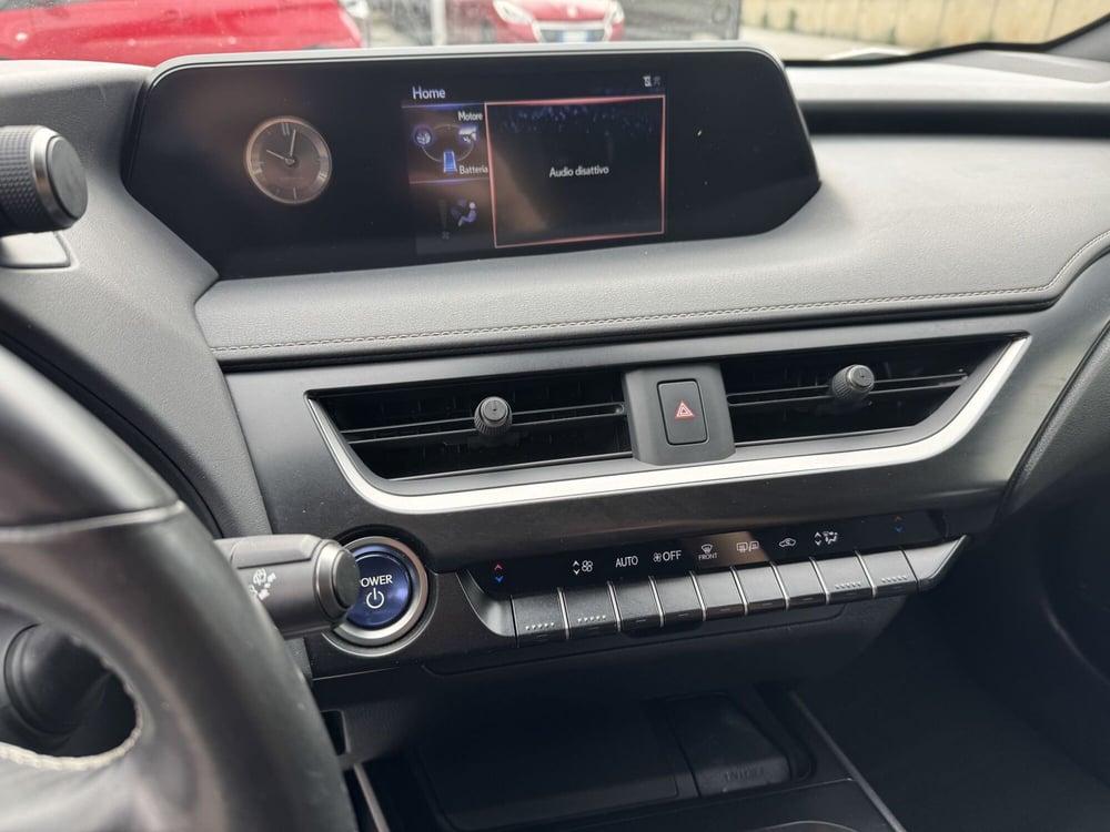 Lexus UX usata a Como (14)
