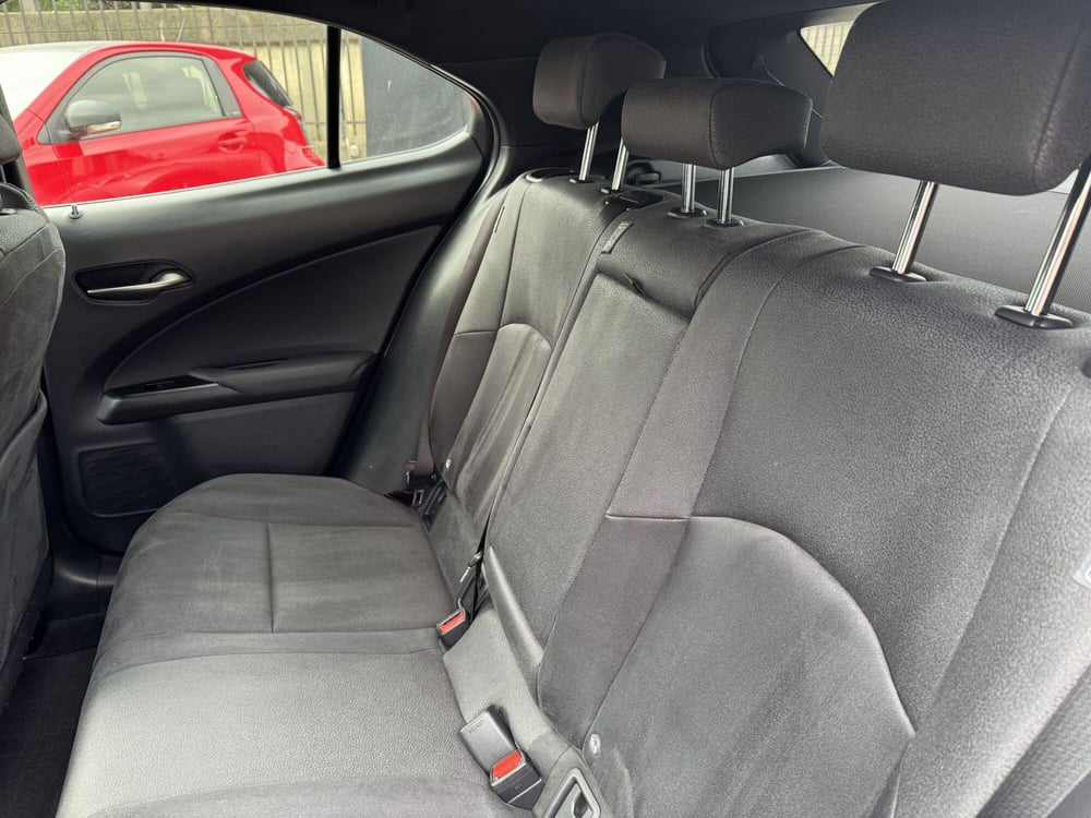 Lexus UX usata a Como (6)
