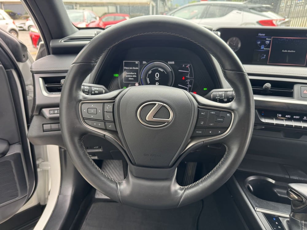 Lexus UX usata a Como (8)
