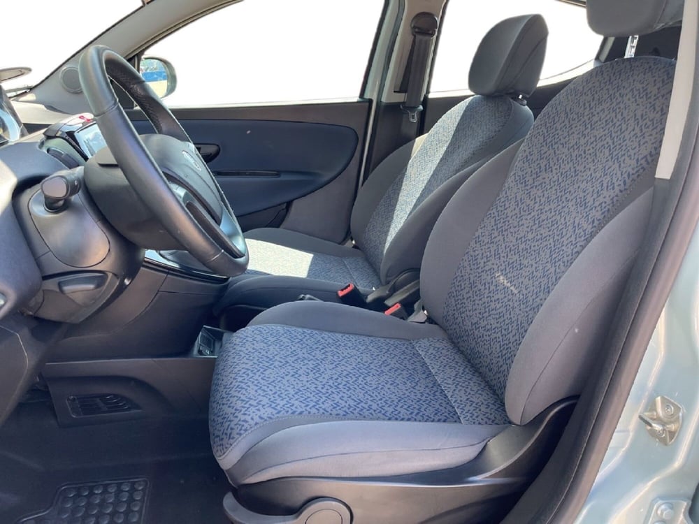 Lancia Ypsilon usata a Torino (10)