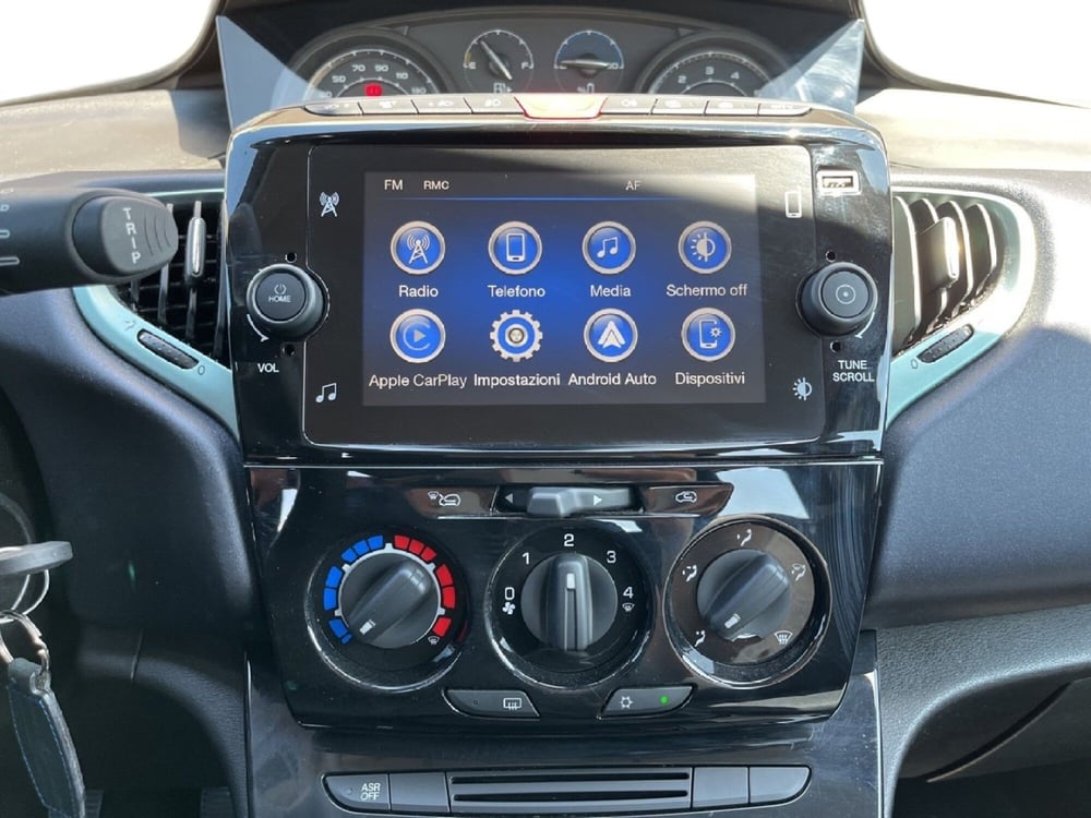 Lancia Ypsilon usata a Torino (14)
