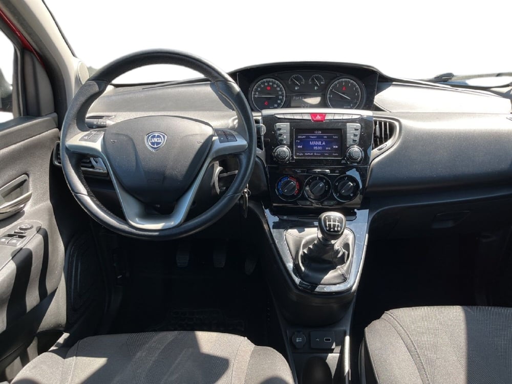 Lancia Ypsilon usata a Torino (10)