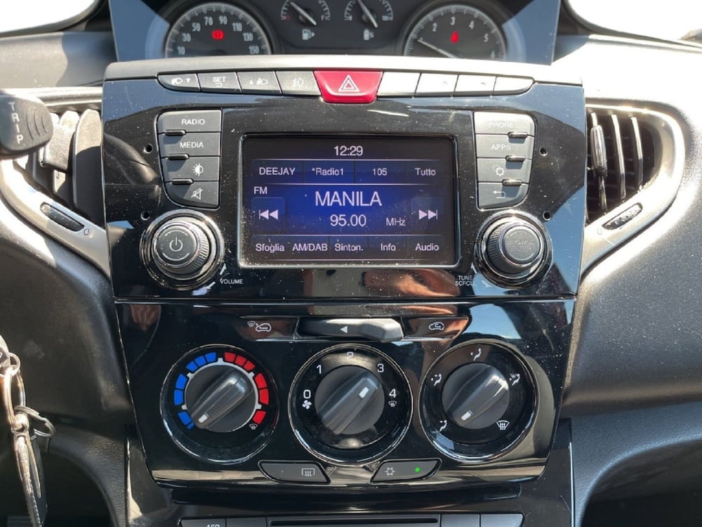 Lancia Ypsilon usata a Torino (13)