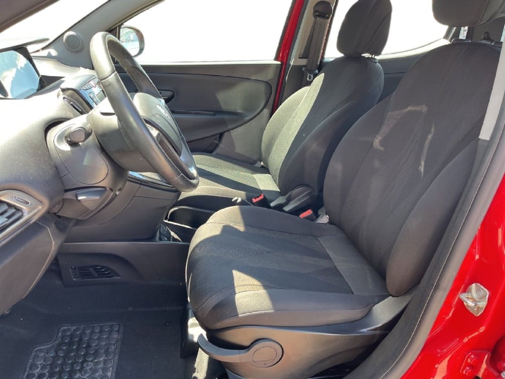 Lancia Ypsilon usata a Torino (9)