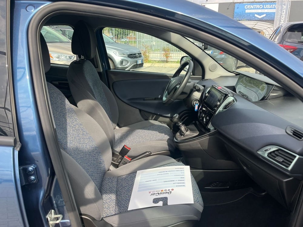 Lancia Ypsilon usata a Milano (11)