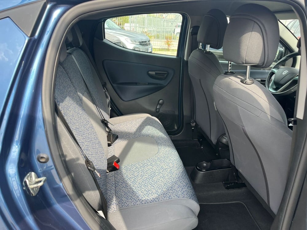 Lancia Ypsilon usata a Milano (13)