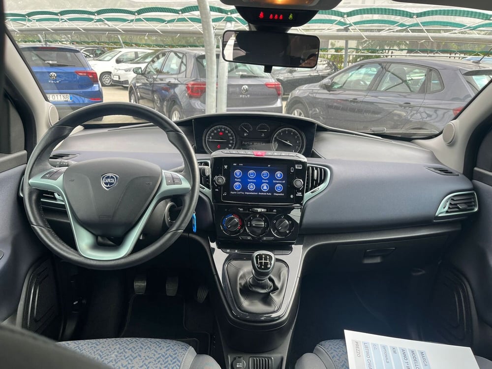 Lancia Ypsilon usata a Milano (14)