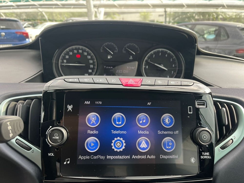 Lancia Ypsilon usata a Milano (15)