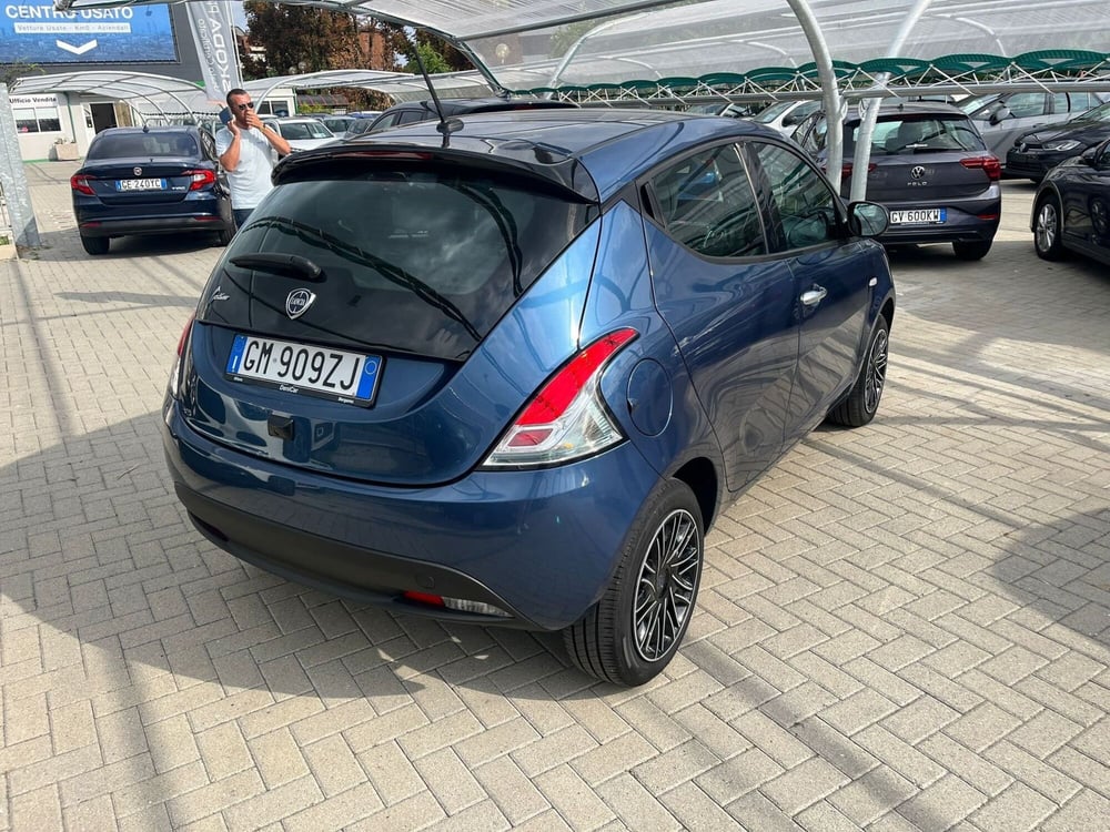 Lancia Ypsilon usata a Milano (7)