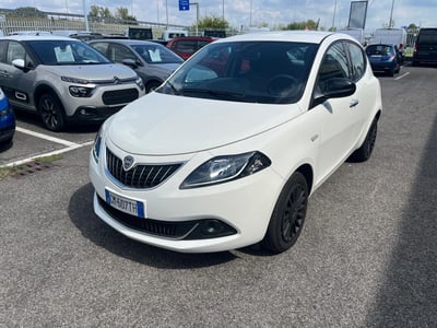 Lancia Ypsilon 1.0 FireFly 5 porte S&amp;S Hybrid Silver Plus del 2023 usata a Milano