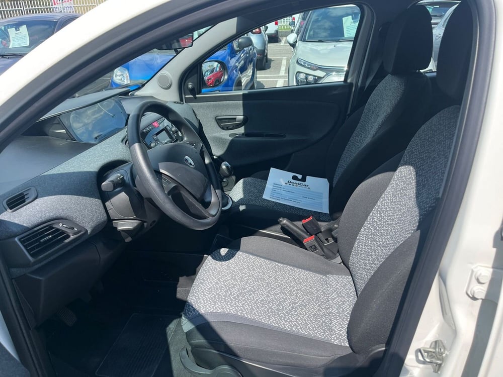 Lancia Ypsilon usata a Milano (11)