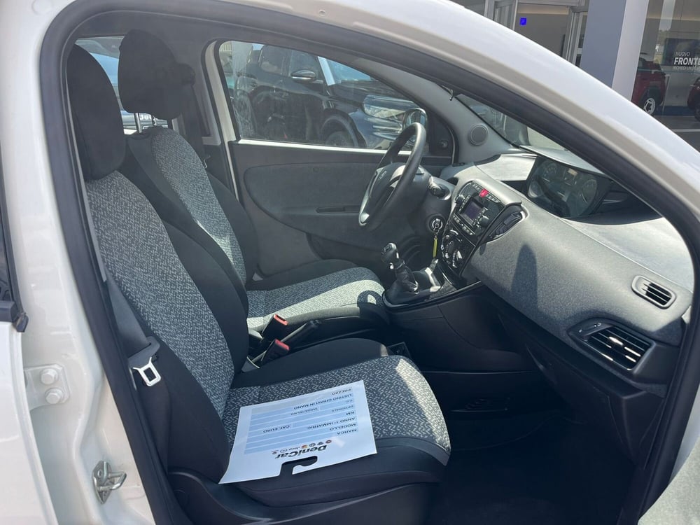 Lancia Ypsilon usata a Milano (12)