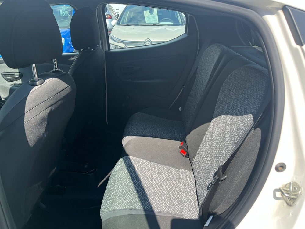 Lancia Ypsilon usata a Milano (14)