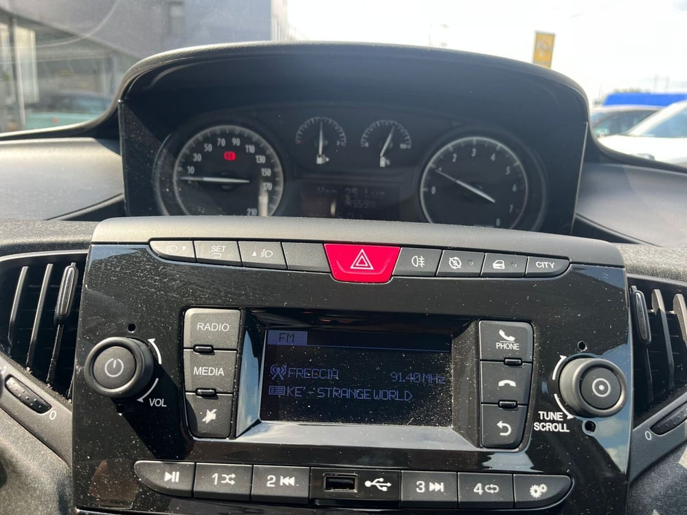 Lancia Ypsilon usata a Milano (16)