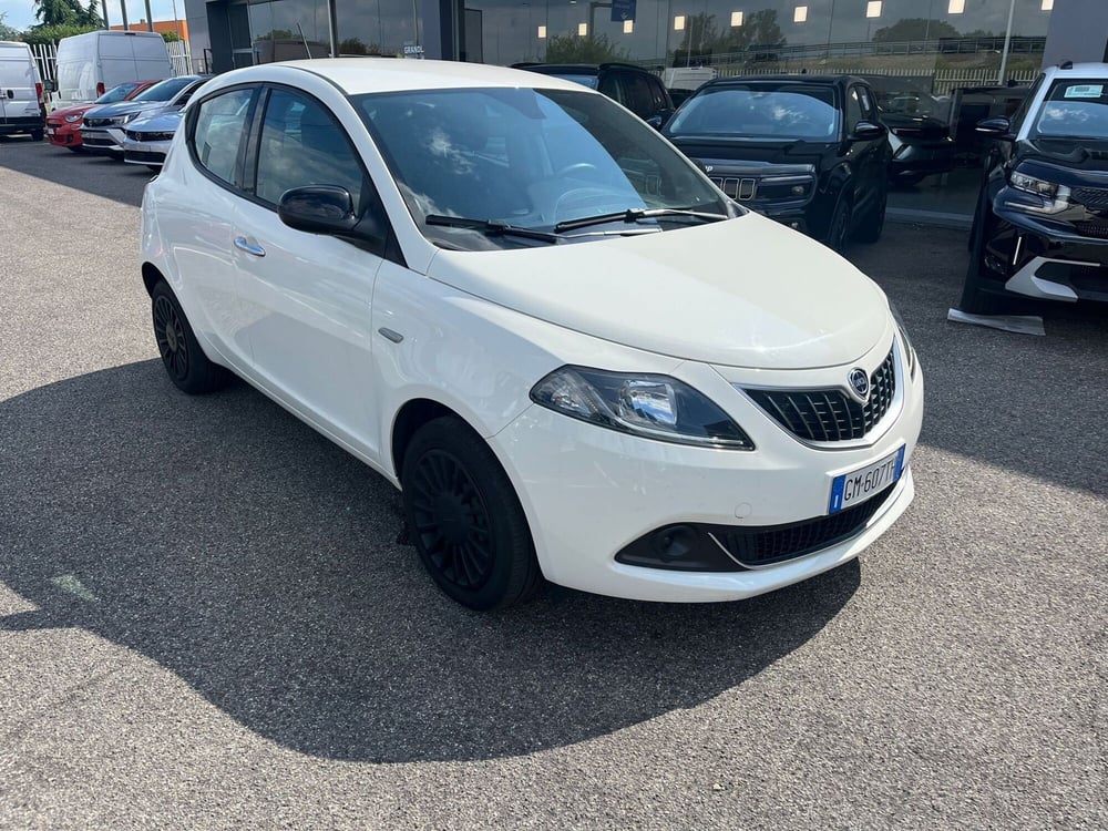 Lancia Ypsilon usata a Milano (3)