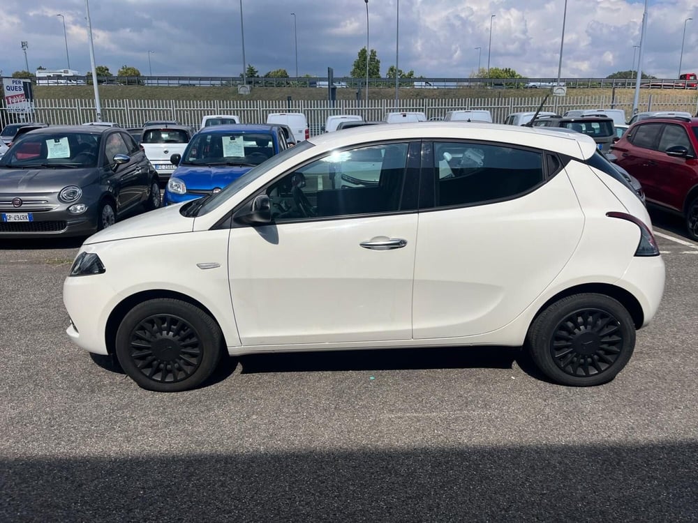 Lancia Ypsilon usata a Milano (4)