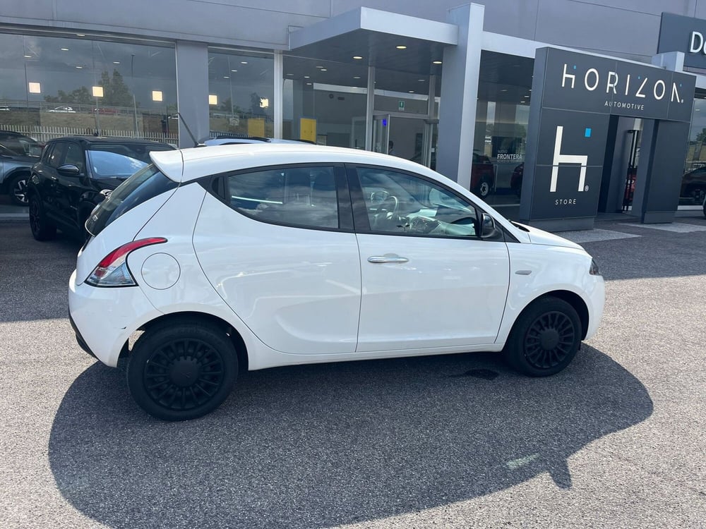 Lancia Ypsilon usata a Milano (5)