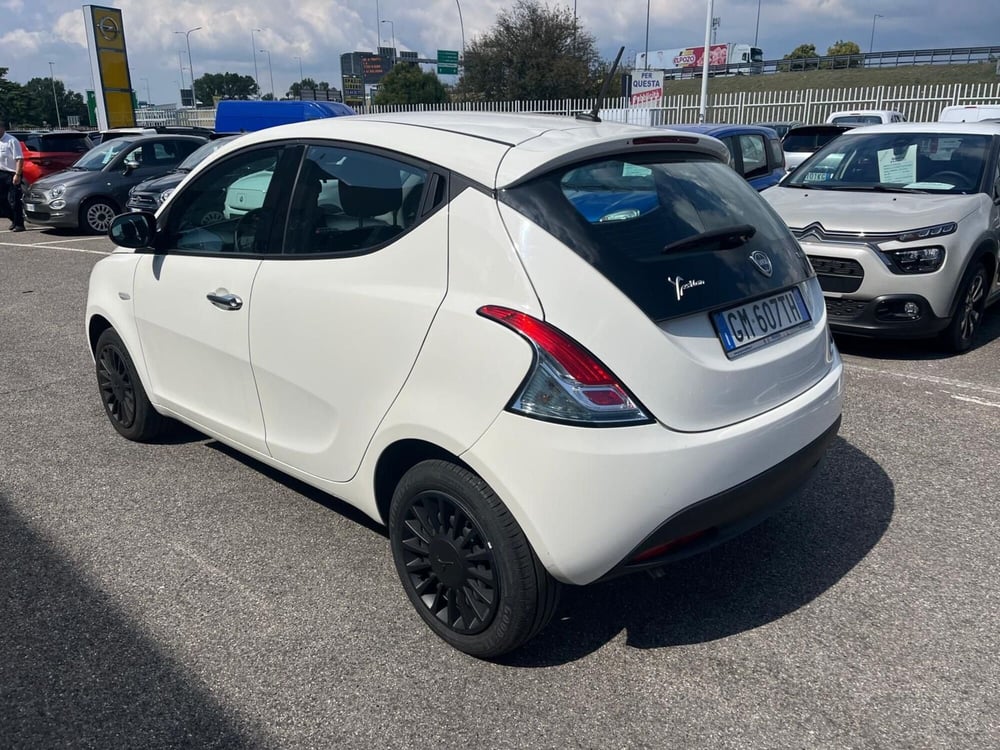 Lancia Ypsilon usata a Milano (6)