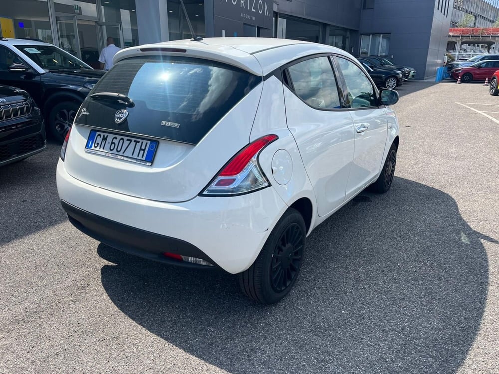 Lancia Ypsilon usata a Milano (7)