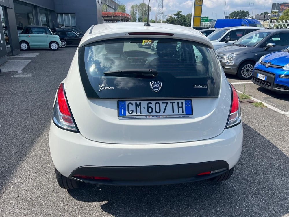 Lancia Ypsilon usata a Milano (8)