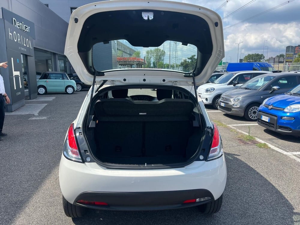 Lancia Ypsilon usata a Milano (9)