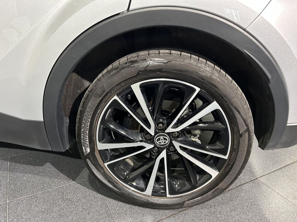 Toyota Toyota C-HR usata a Milano (7)