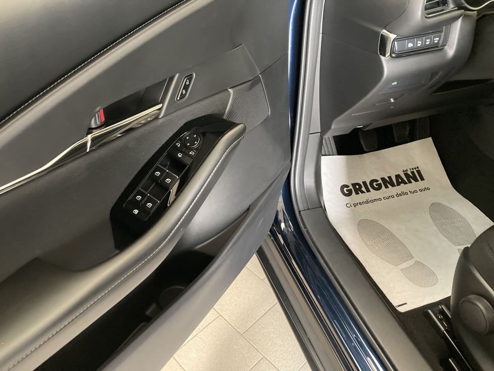 Mazda CX-30 nuova a Pavia (14)