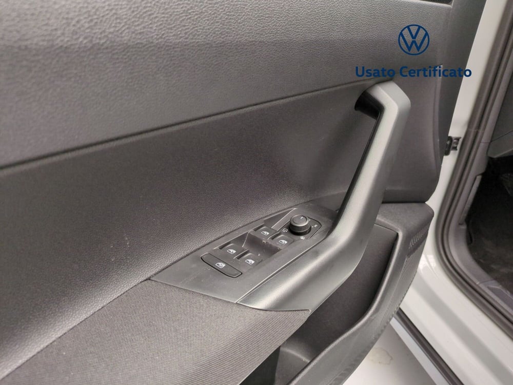 Volkswagen Taigo nuova a Avellino (15)
