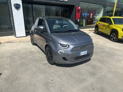 Fiat 500e 42 kWh La Prima del 2021 usata a Rende