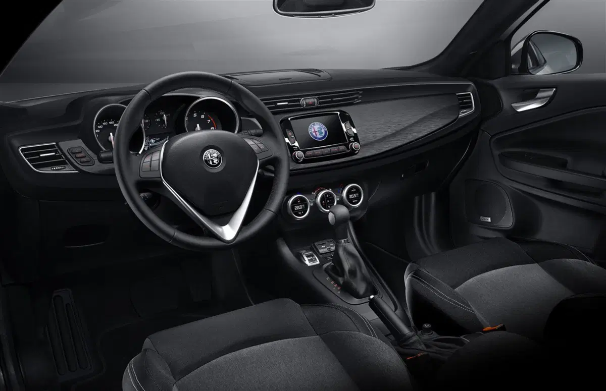 Alfa Romeo Giulietta usata a Cosenza (8)