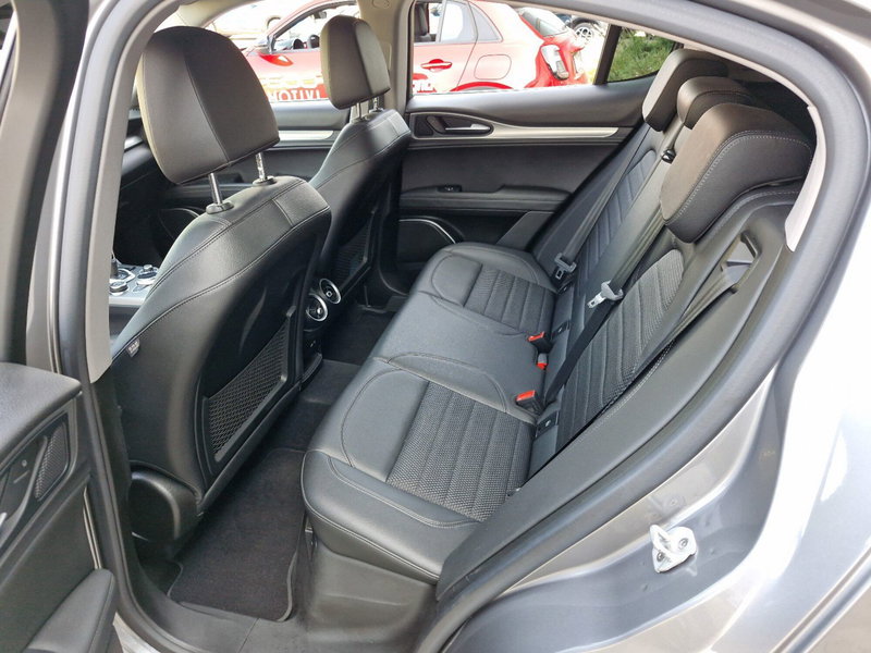 Alfa Romeo Stelvio usata a Cosenza (19)