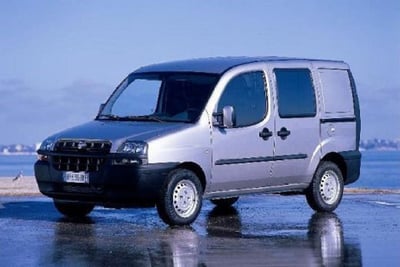 Fiat Dobl&ograve; 1.9 JTD cat Cargo Lamierato SX del 2002 usata a Rende