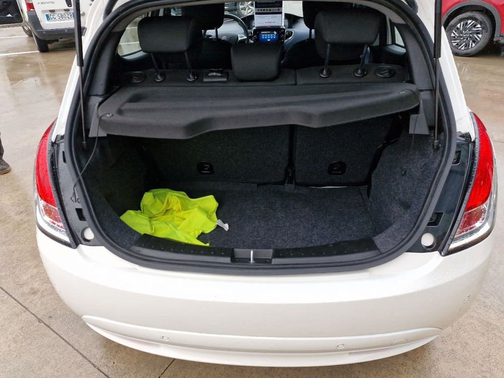 Lancia Ypsilon usata a Cosenza (14)