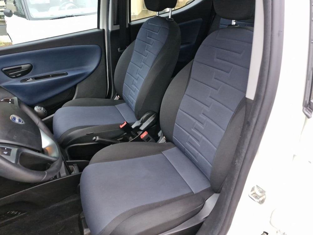 Lancia Ypsilon usata a Cosenza (17)