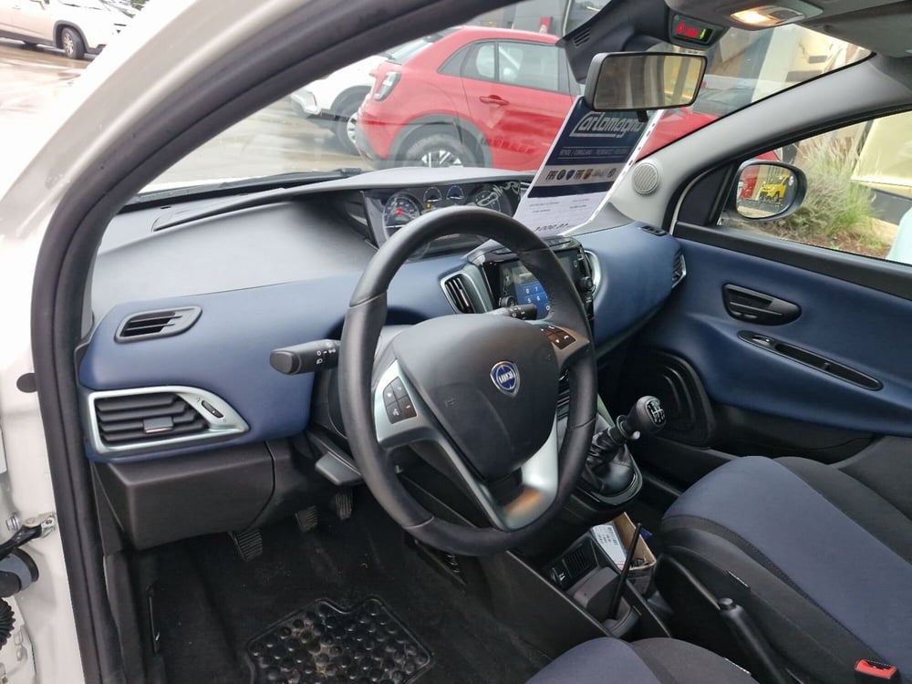 Lancia Ypsilon usata a Cosenza (18)