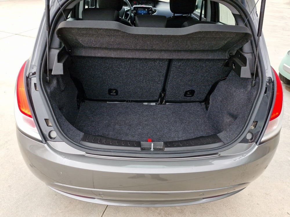 Lancia Ypsilon usata a Cosenza (14)