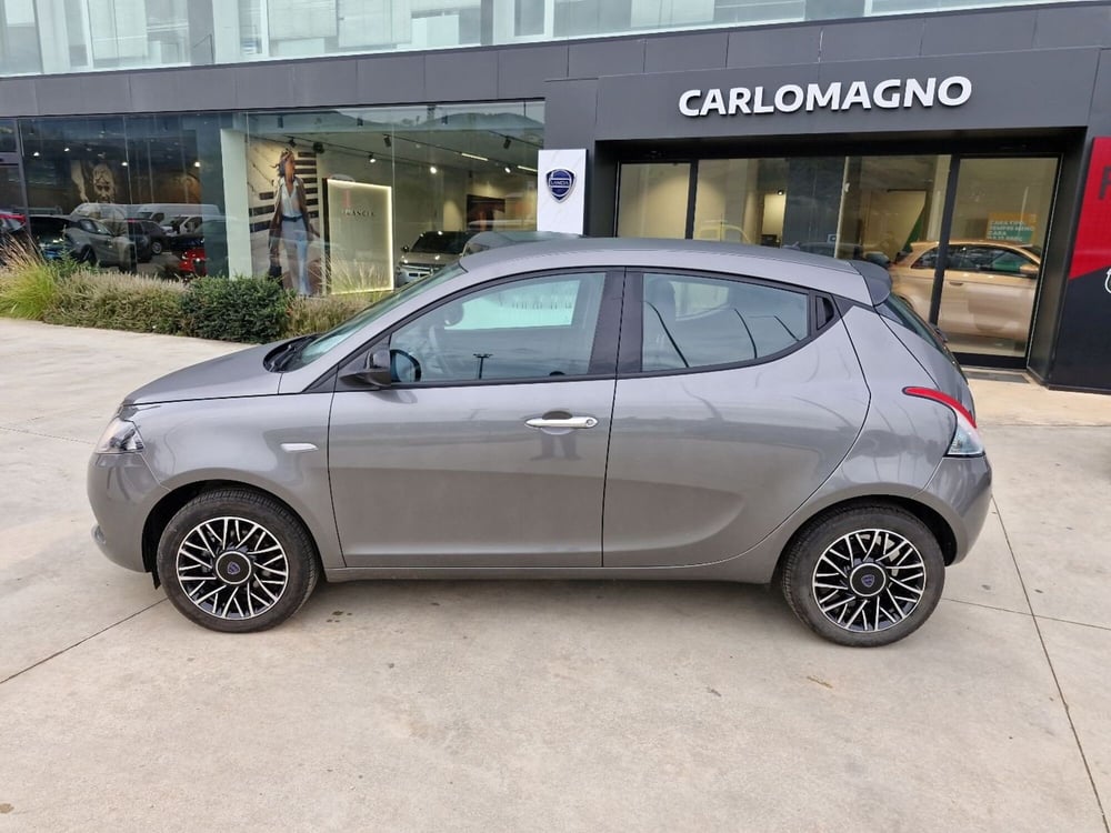 Lancia Ypsilon usata a Cosenza (2)