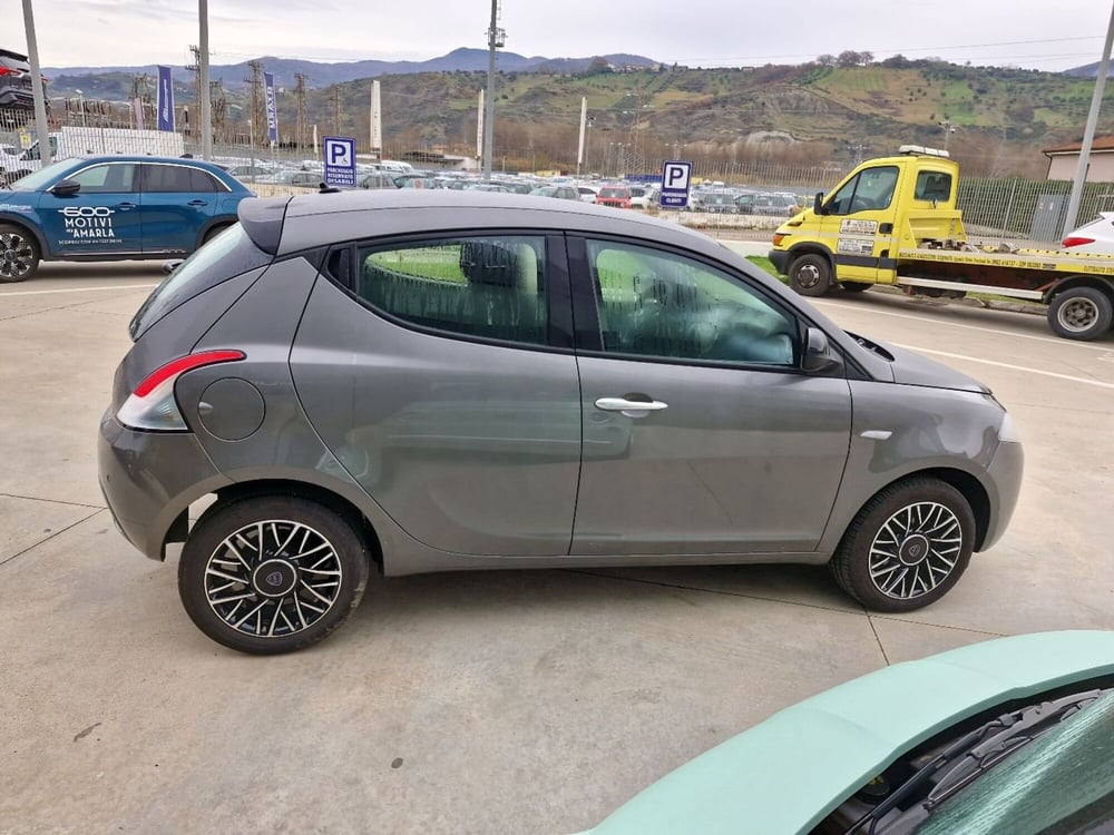 Lancia Ypsilon usata a Cosenza (7)