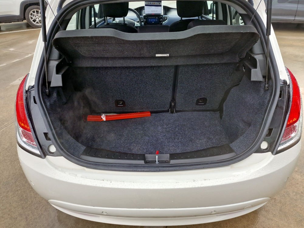 Lancia Ypsilon usata a Cosenza (14)