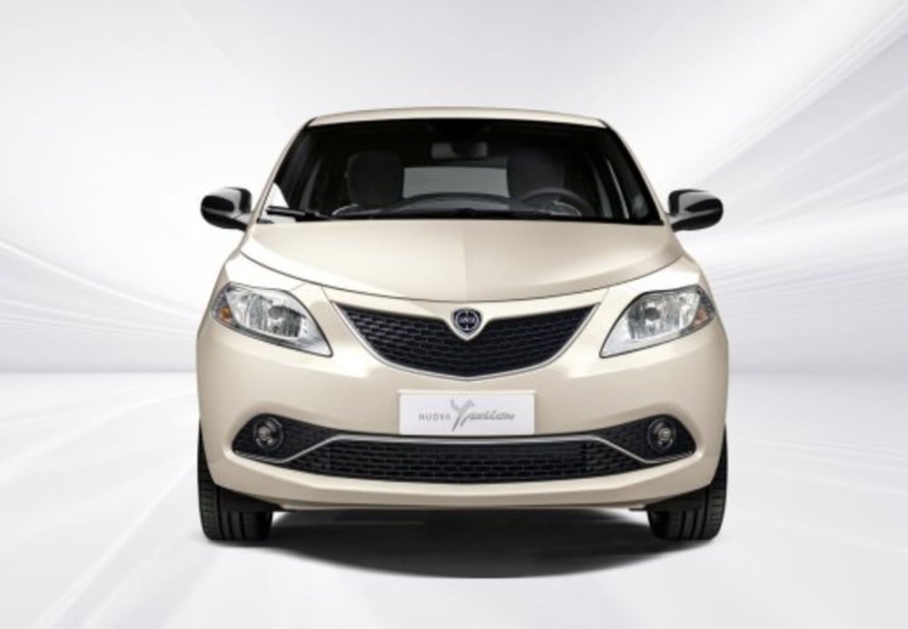 Lancia Ypsilon usata a Cosenza (18)