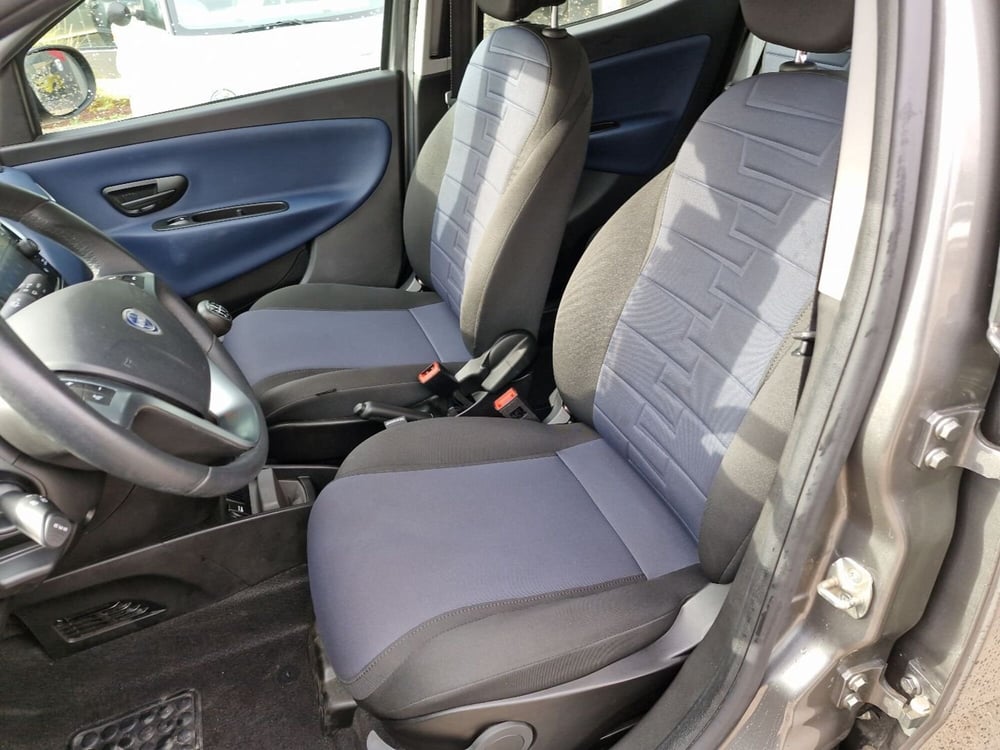 Lancia Ypsilon usata a Cosenza (17)