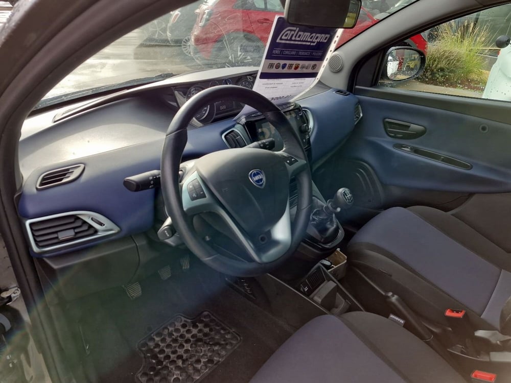 Lancia Ypsilon usata a Cosenza (18)