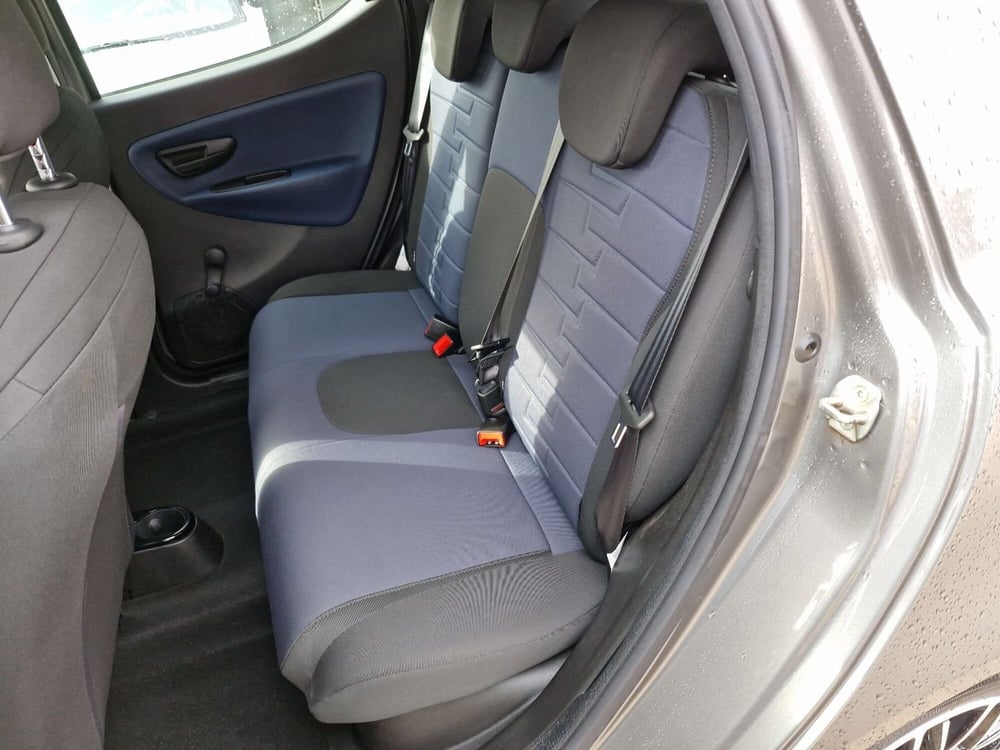 Lancia Ypsilon usata a Cosenza (19)