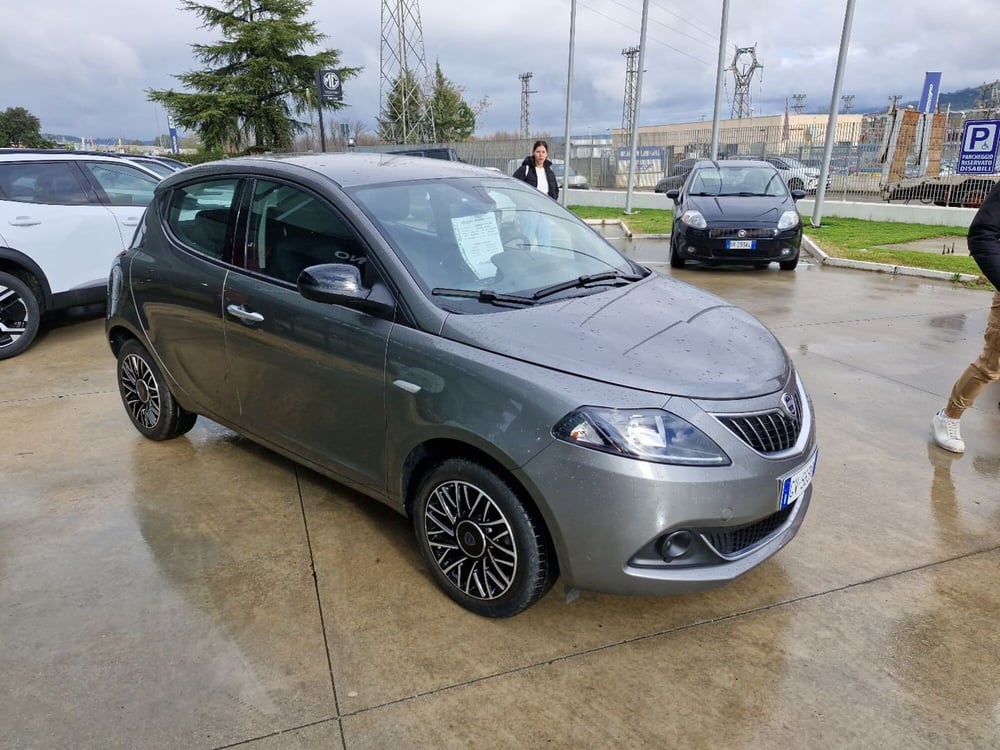 Lancia Ypsilon usata a Cosenza (8)