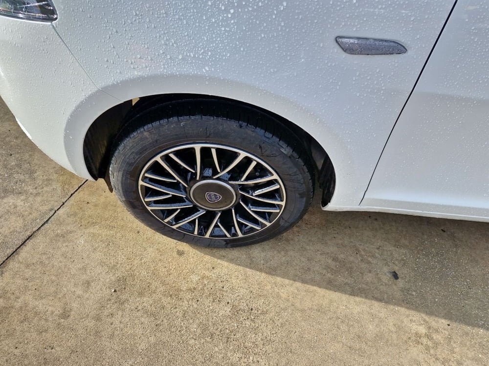 Lancia Ypsilon usata a Cosenza (15)