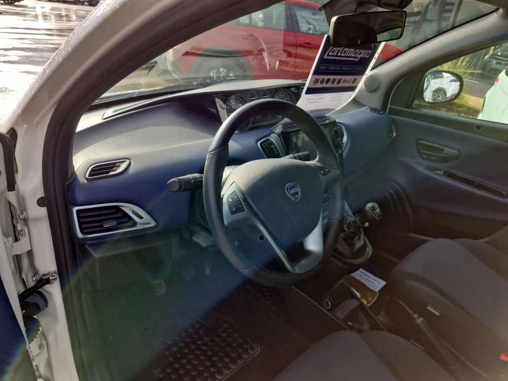 Lancia Ypsilon usata a Cosenza (18)