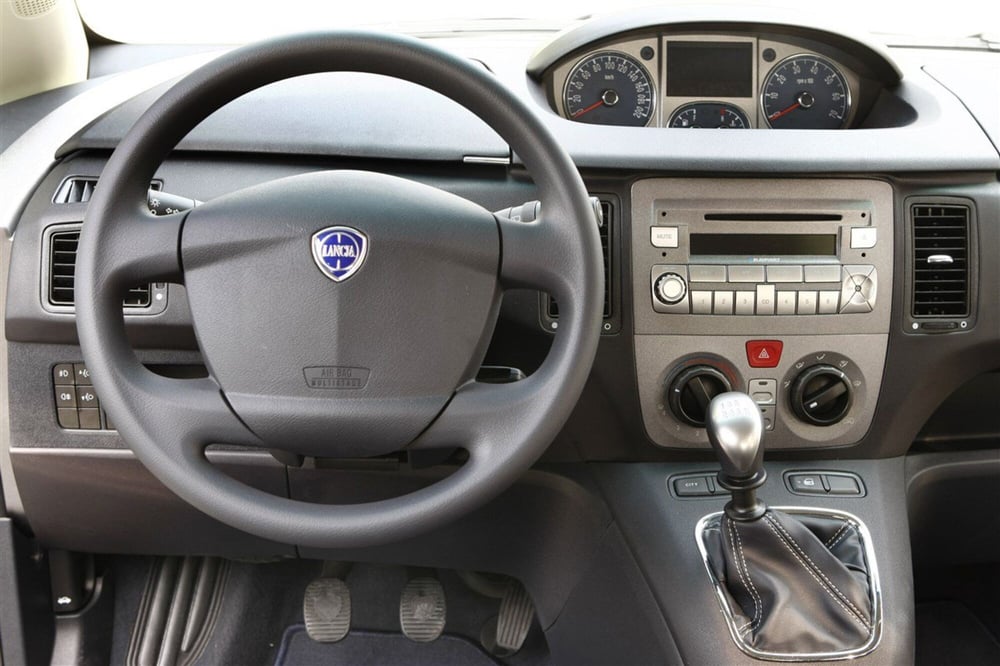 Lancia Musa usata a Cosenza (10)