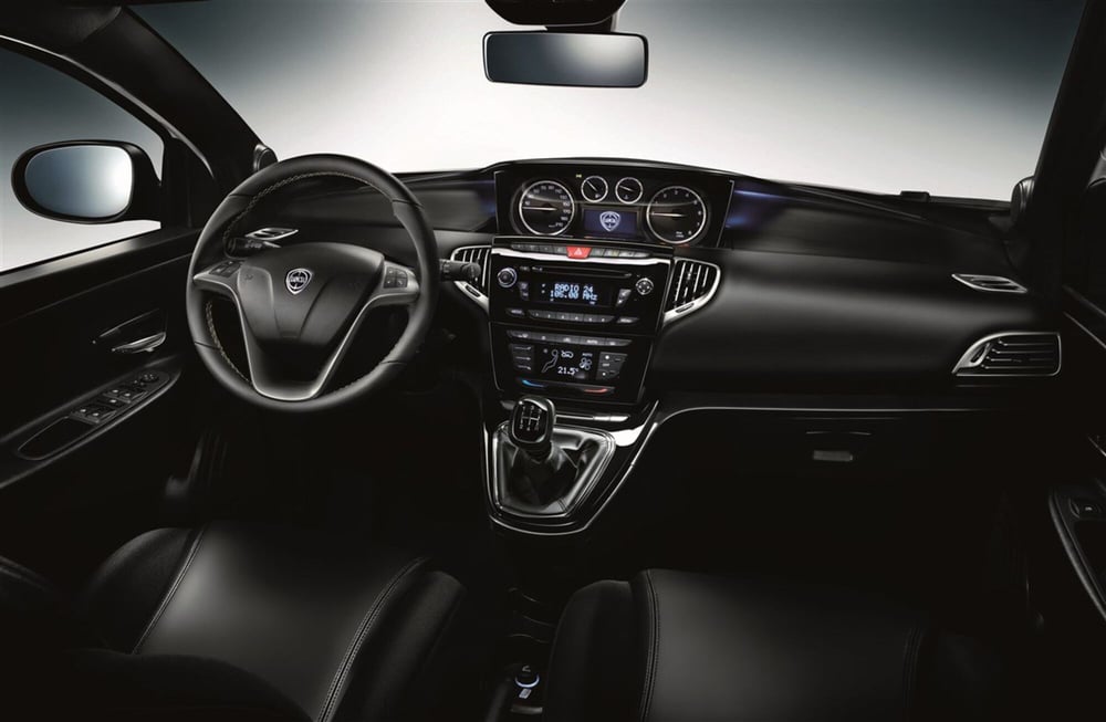 Lancia Ypsilon usata a Cosenza (8)